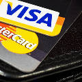 VISA и MasterCard перестали обслуживать клиентов банка «Россия»